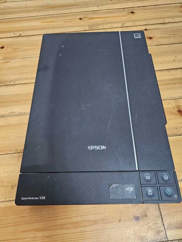 Продаётся сканер Epson V33 Продаётся сканер Epson V33