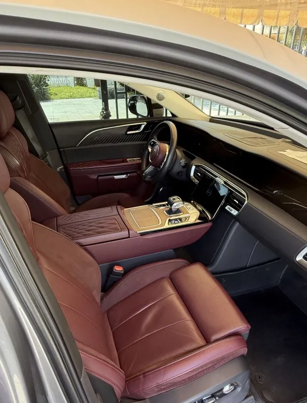 Hongqi E-HS9 premium 2 Hongqi E-HS9 premium 2