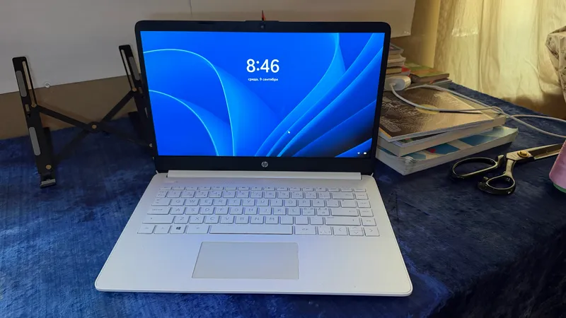 Ноутбук HP, 256 ГБ, белого цвета 1 Ноутбук HP, 256 ГБ, белого цвета 1