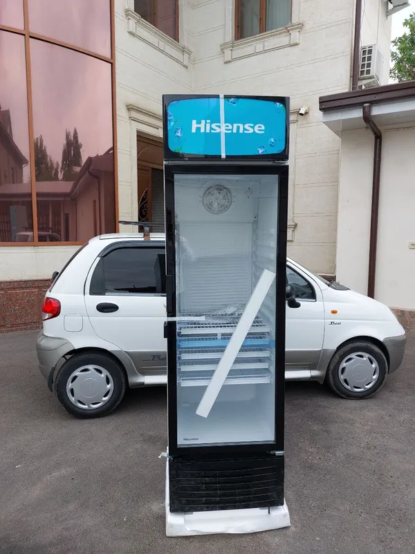 Витриный холодильник Hisense