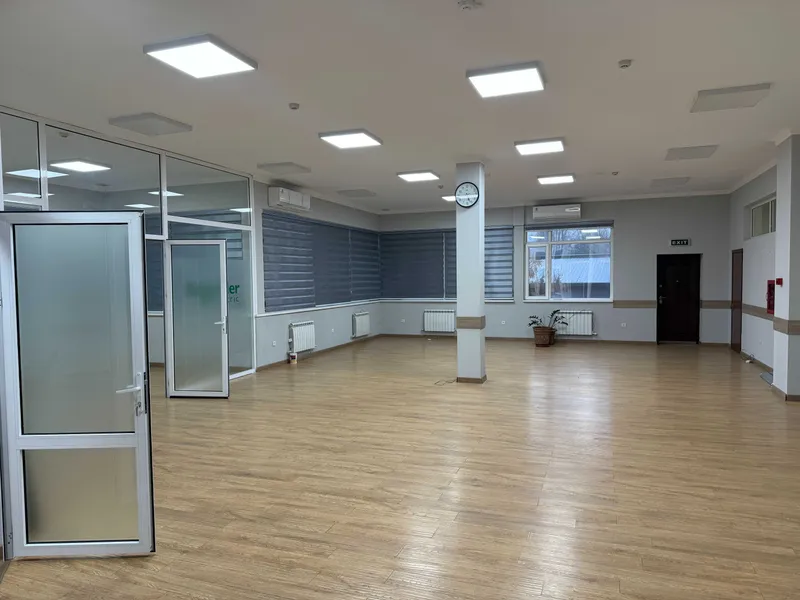 Ц6. 1 линия. Парковка. Сдам в аренду современный офис 176кв. м.. 2