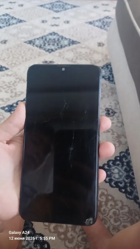 bu telefonni nomi a10s judayam yaxwi ishlaydi va 1