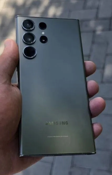 Samsung Galaxy S23 Ultra 2