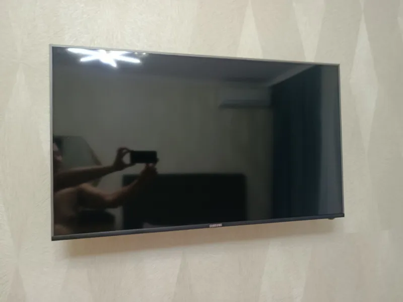 Продаю Телевизор Samsung 43 Дюйма Дисплей нужно по