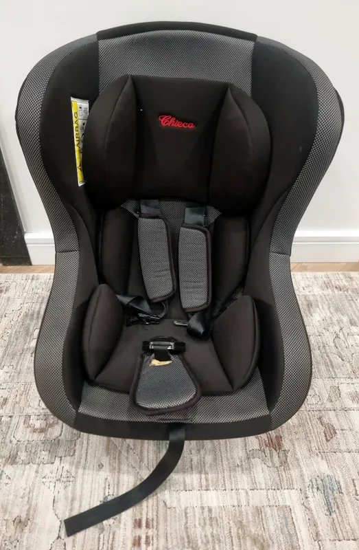 Автокресло Chicco 0–18 кг в хорошем состоянии