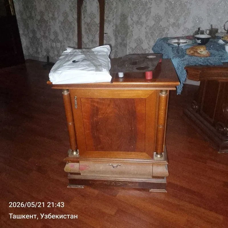 Сервант стеклянный — фото 1