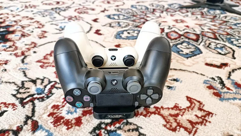 PS4 Pultlari uchun Quvvatlovchi stansiya
