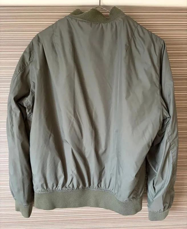 Продам: Куртка-бомбер Uniqlo — фото 1