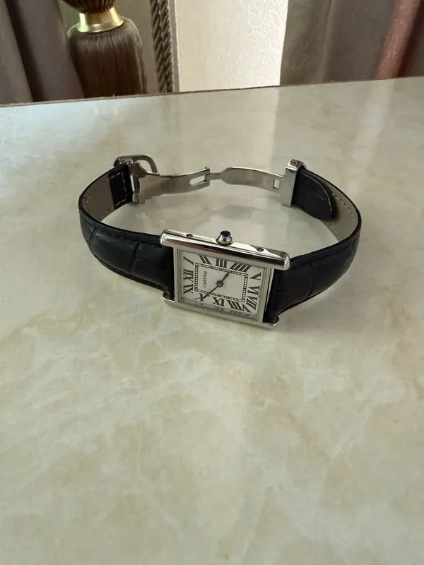 Срочно продается часы Cartier Tank очень хорошего качество — фото 1