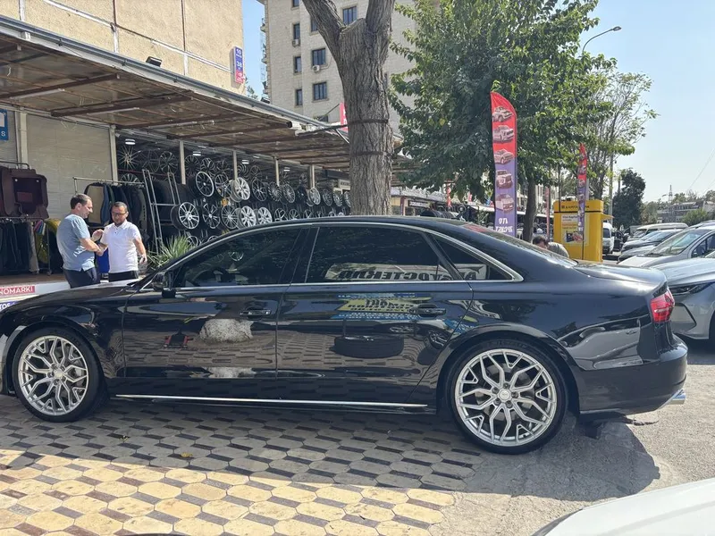 Audi A8 Long 4.0 turbo 700 лс — фото 2