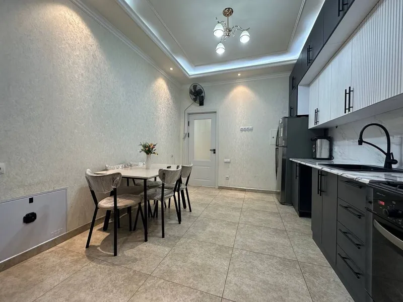 4 xonali kvartira, 110 m2, Yakkasaroy 2