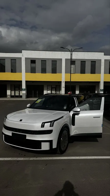 Lynk&co 900 1.5l