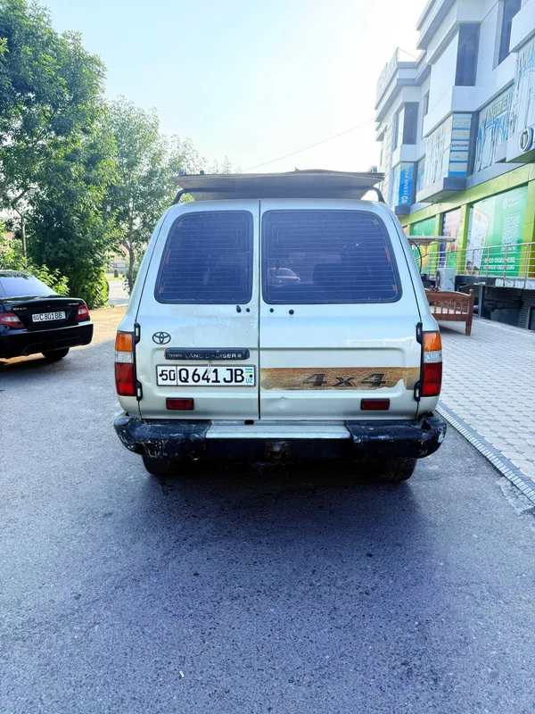 Toyota Land Cruiser 80 3