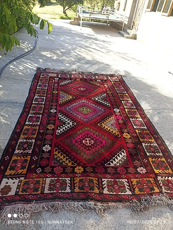Qadimgi gilam naqshinkor ogʻir gilam 60-70 kg 1 Qadimgi gilam naqshinkor ogʻir gilam 60-70 kg 1