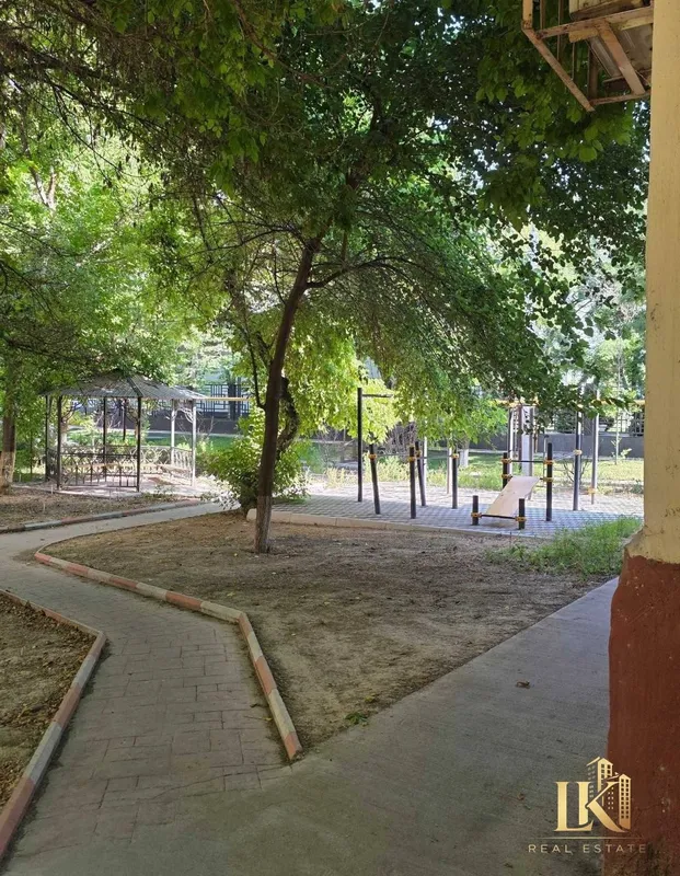 2 xonali kvartira sotiladi, 44 m², Yunusobod tumani 8