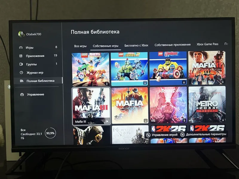 Xbox Series S o‘yinlar va ikkita джойстик bilan 3