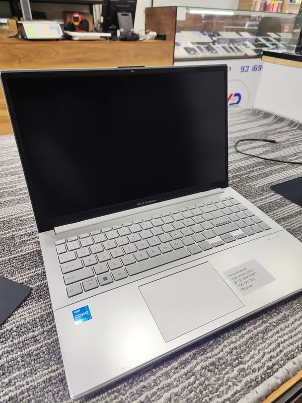 ASUS Vivobook 3 ASUS Vivobook 3