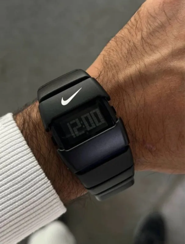 Zamonaviy ko'rinishga ega Nike sport soati
