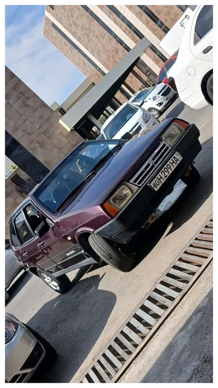 Lada 2109 в хорошем состоянии вишнёвого цвета