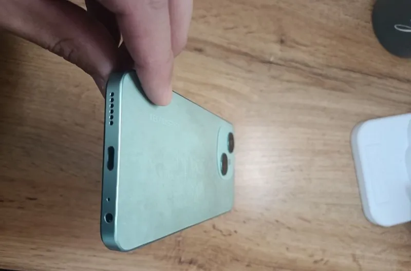 Tecno Spark Go 1... 5