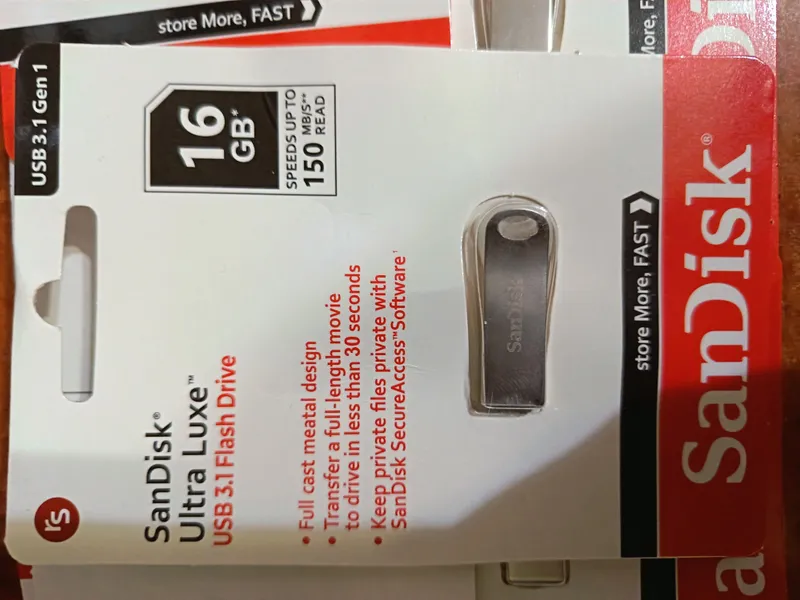 SanDisk Ultra Luxe 16Гб новые 2 SanDisk Ultra Luxe 16Гб новые 2