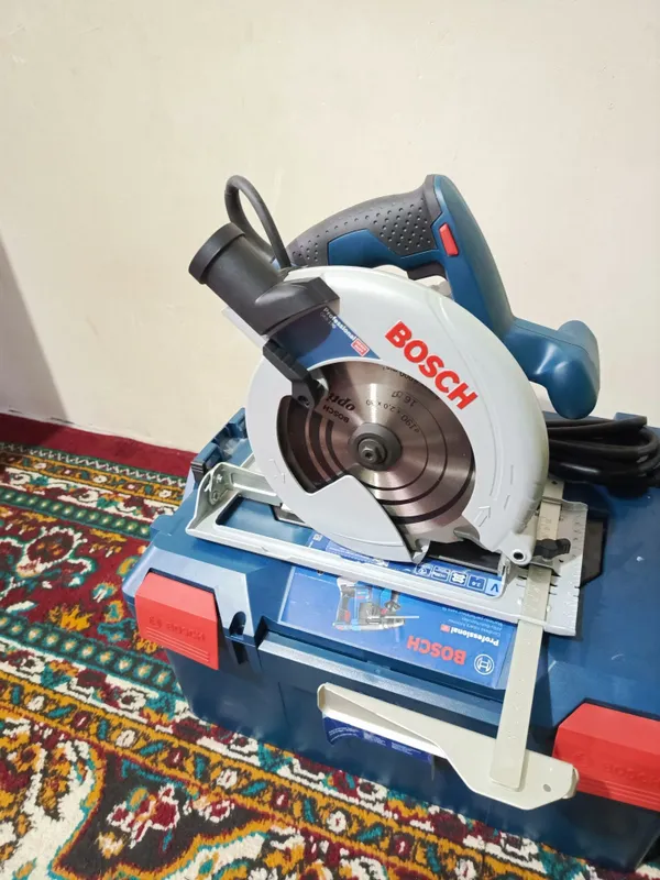 Продаю циркулярная пила Bosch GKS 190 оригинальная и абсолютно новая.