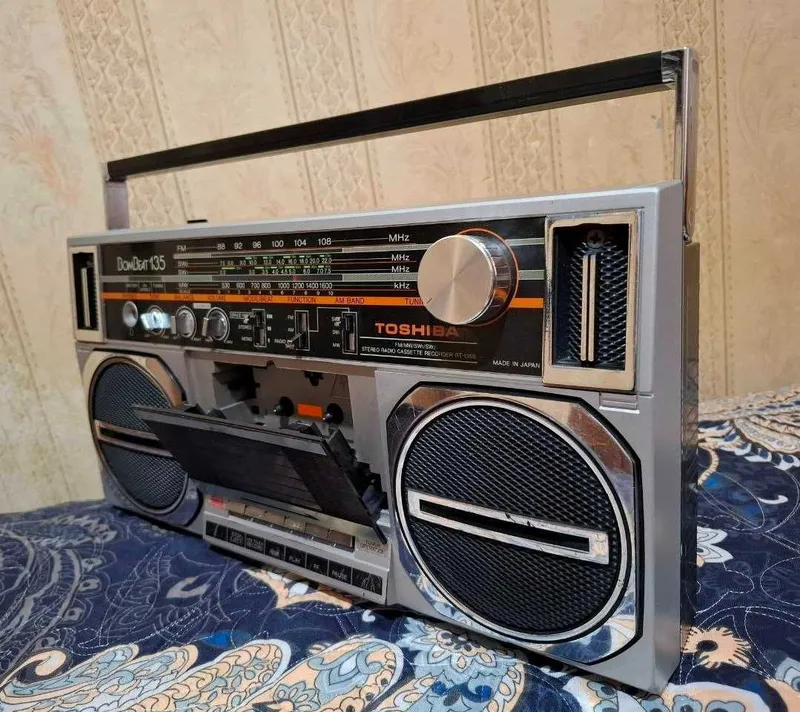 Магнитола Toshiba BomBeat RT-135S 3
