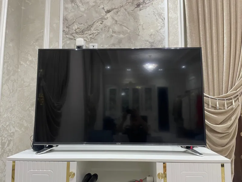 Televizor sotiladi artel va shivaki bor 55 talik smart b/u