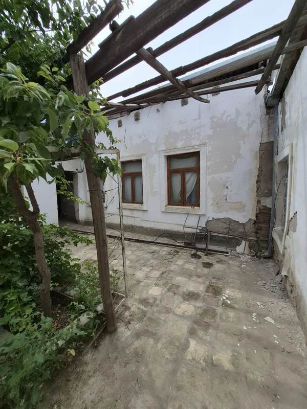 Продаётся ховли в старом городе.