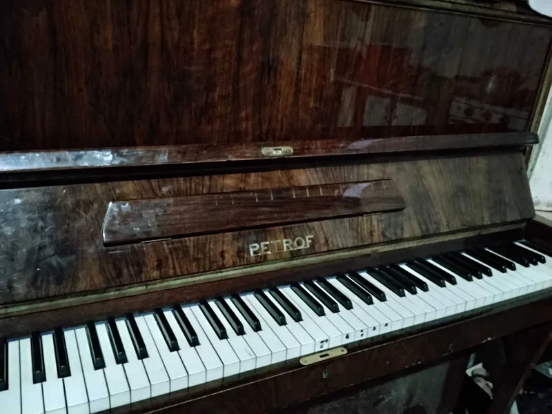 Pianino petrof sotiladi 2 Pianino petrof sotiladi 2