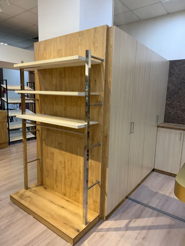 Продается мебель и оборудование из бутика женской одежды 1