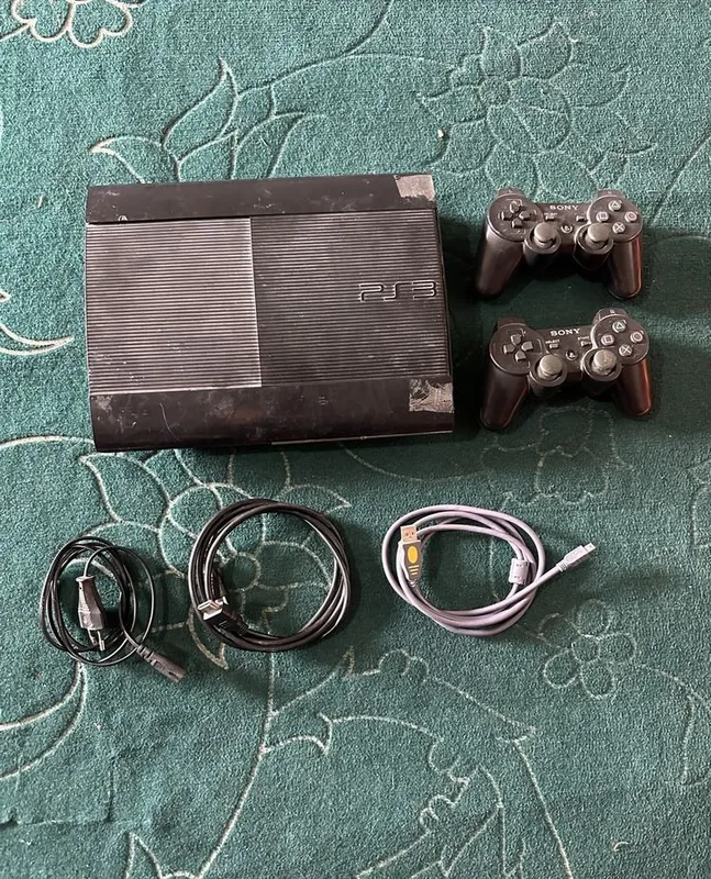 PlayStation 3 с 2 геймпадами 1 PlayStation 3 с 2 геймпадами 1