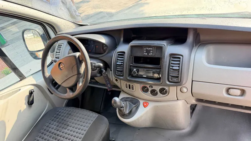 Opel Vivaro gruzovoy dizel 2014 7