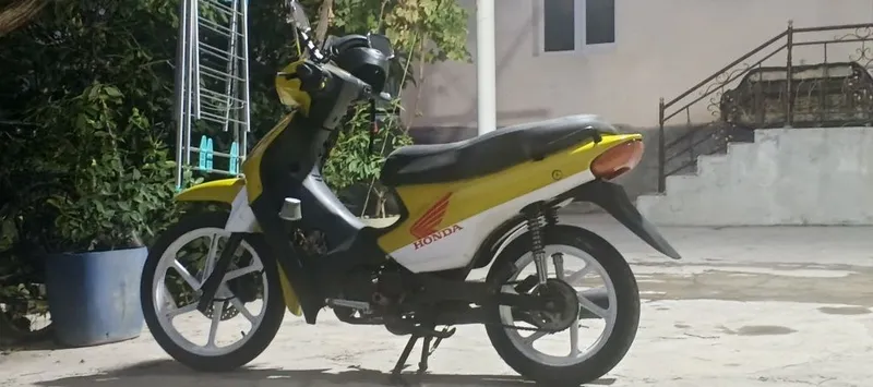 Honda mototsikl maped skuter sotiladi