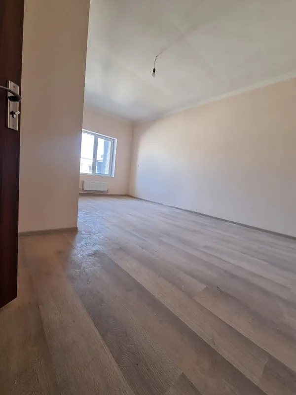 Продам 2 комнатную на первом этаже. Янгиюль. 33000у.е — фото 1