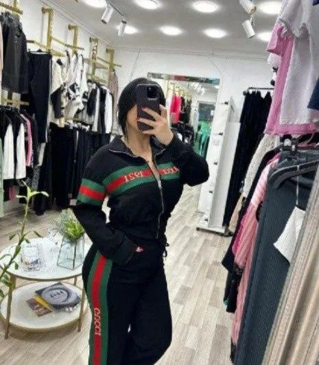Спортивный костюм женский.