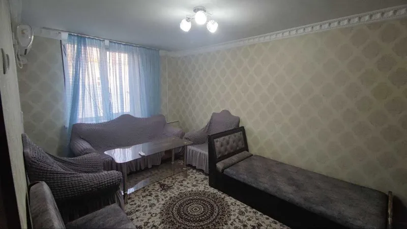 Кровать, диван и два кресла — фото 1