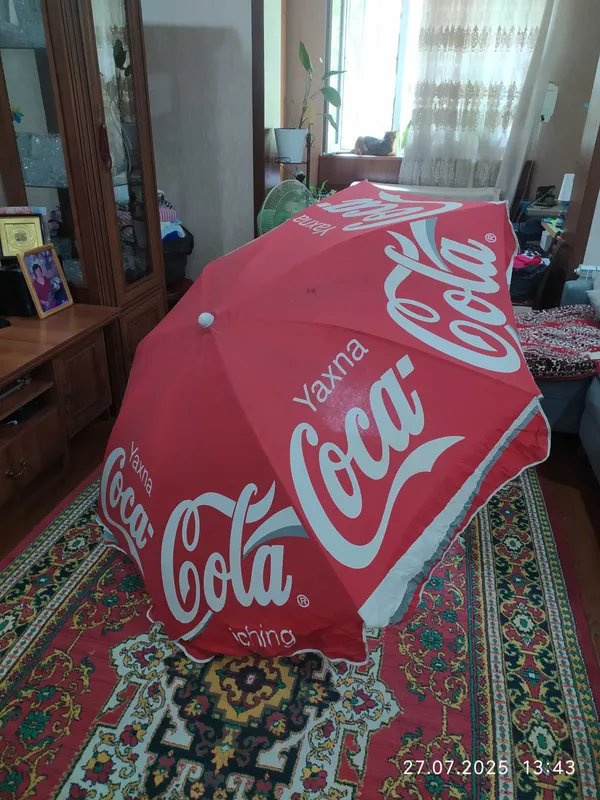 Пляжный зонт 2 метра в отличном состоянии Coca Cola.Спицы метал 8 ряд
