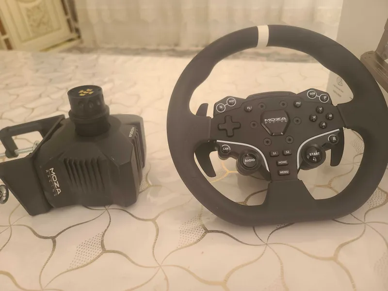 Moza r3 Racing wheel