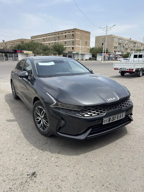 KIA k5 prestej pozitsiya