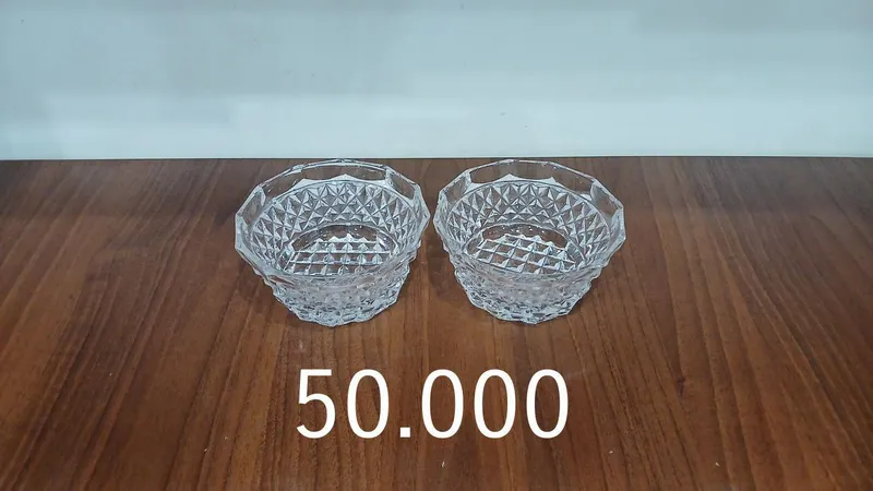 Xrustal vazalar sotiladi