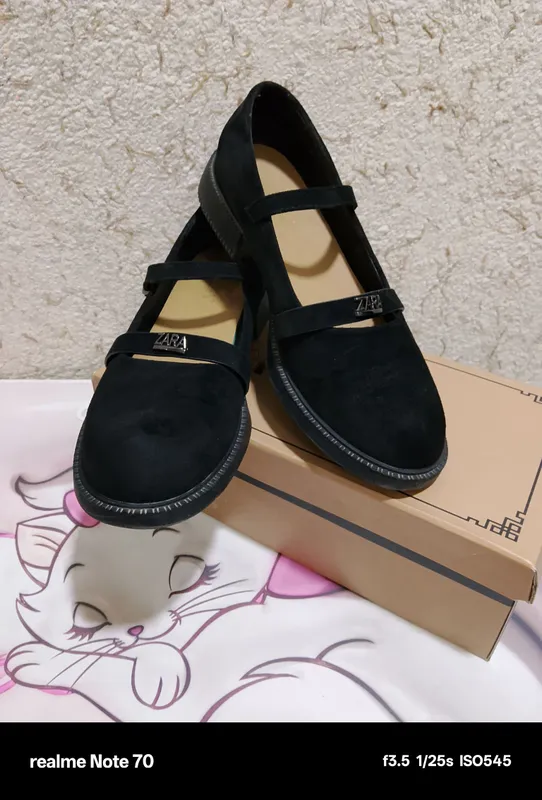 zara yorligʼi tushirilgan qora tufli zara yorligʼi tushirilgan qora tufli
