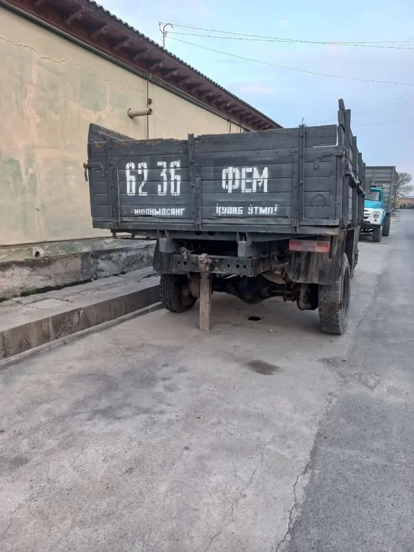 Yuk mashinasi borti