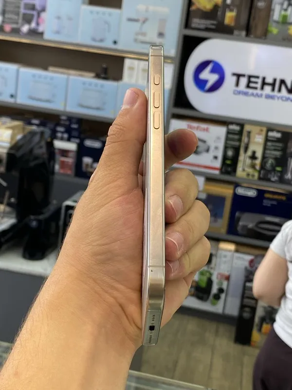 IPhone 16 Pro Max — фото 2