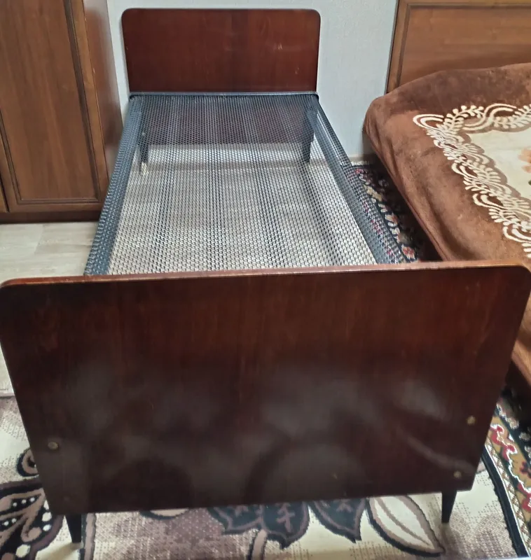 Продаётся железная кровать.