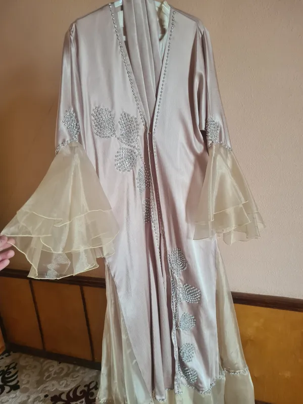 Dubayskiy abaya 1-2marta kiyilgan, yangidek 5 Dubayskiy abaya 1-2marta kiyilgan, yangidek 5