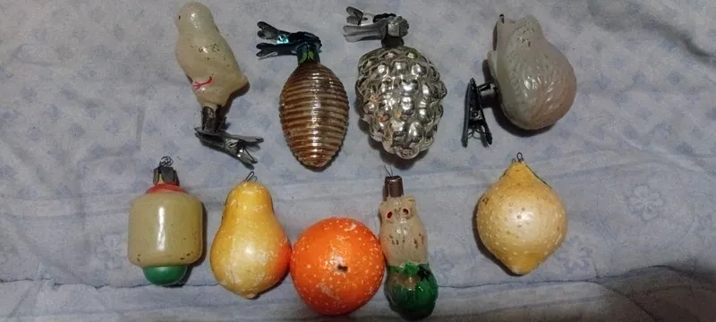 Игрушки ёлочные продаются 2