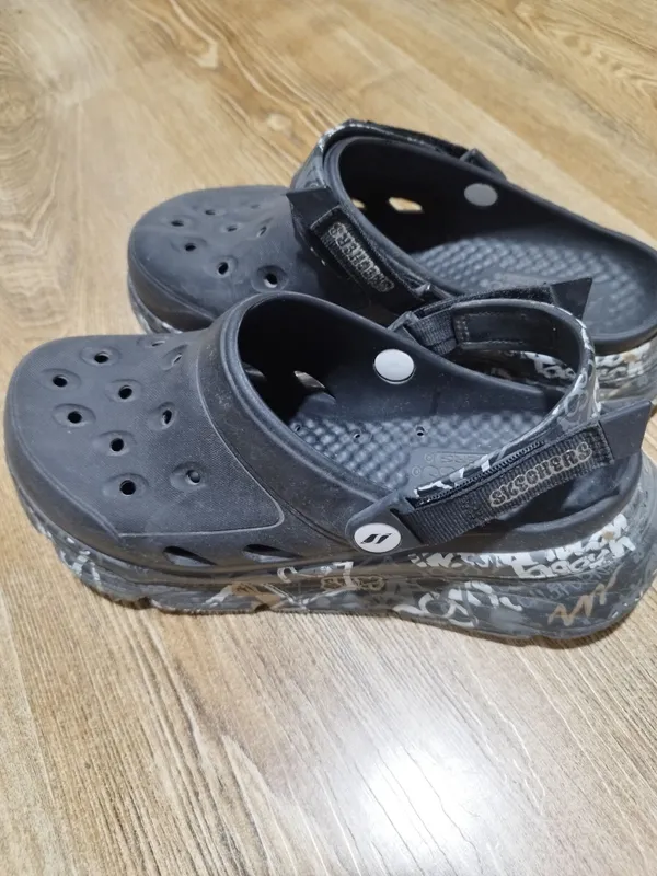 Продам оригинальные кроксы 1