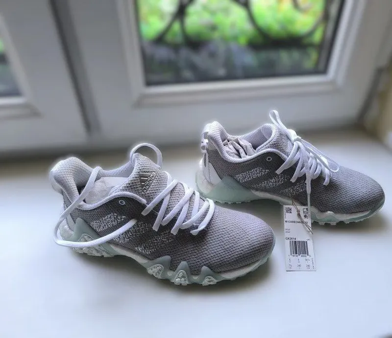Фирменные кженские россовки Adidas 39 разм — фото 1 Фирменные кженские россовки Adidas 39 разм — фото 1