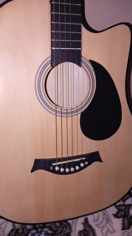 Yamaha gitarasini sotaman, shoshilinch pul kerak 4